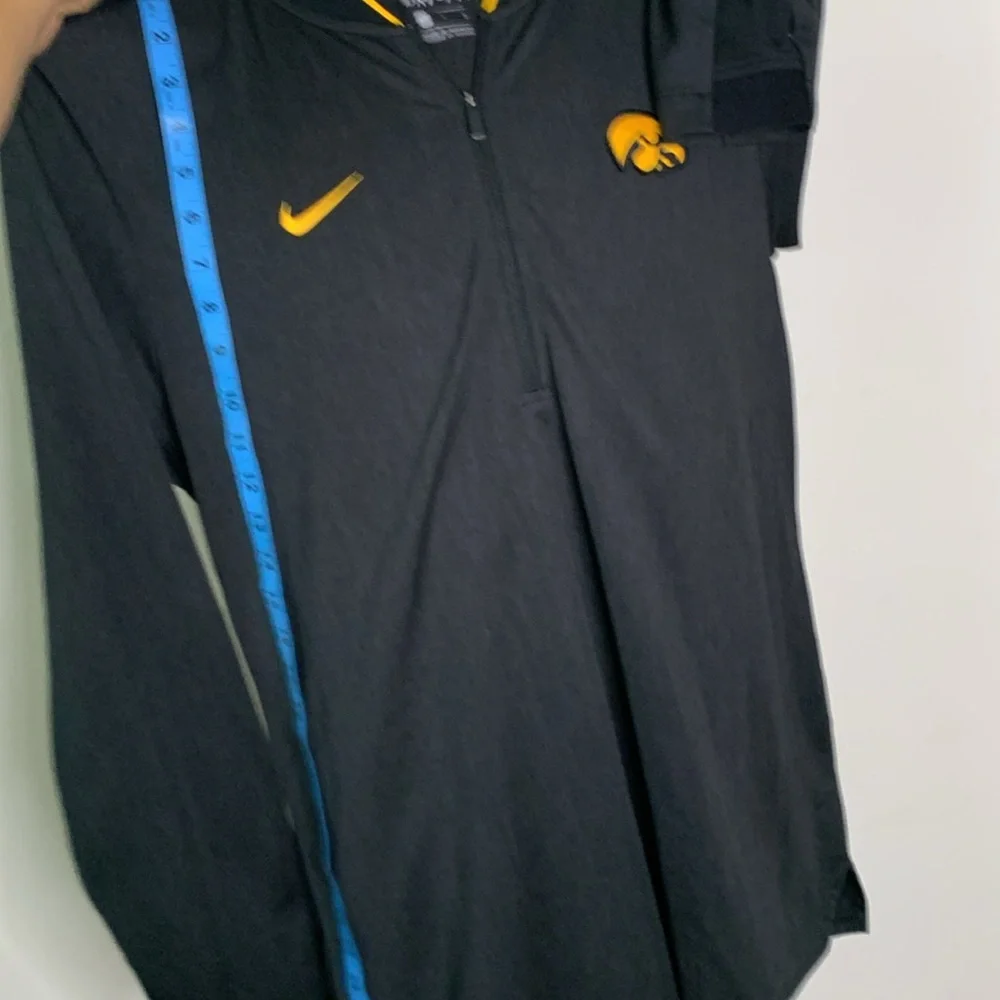 Nike Dri Fit Iowa Hawkeyes Pullover black Large 1/4 Zip Long Sleeve Nike dry fit